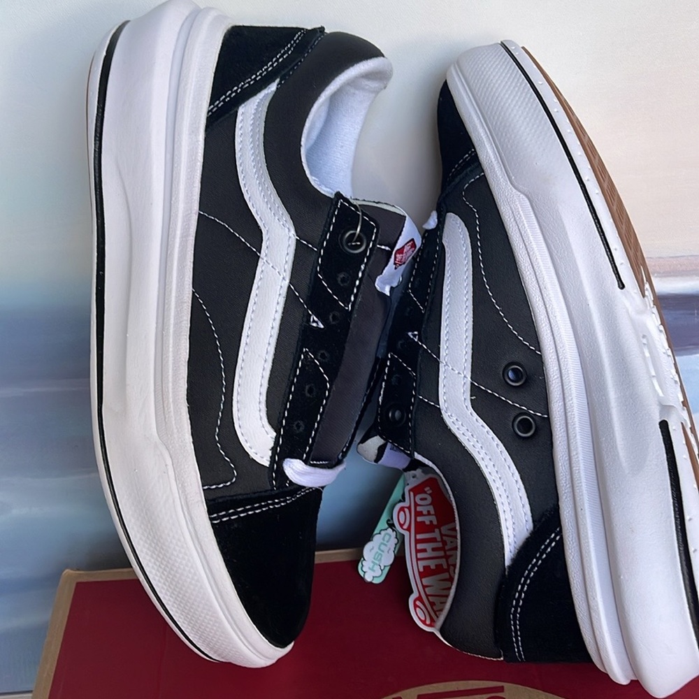 Vans WMNS Oid Skool Over
Black/White
VN0A7Q5EBA2
Sneakers Platforms - Picture 13 of 16